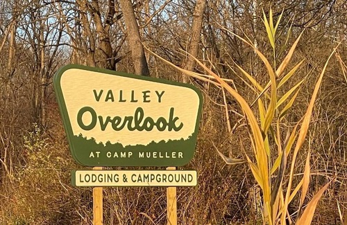 Cuyahoga Falls Cabin | Valley Overlook, Peninsula, Ohio - Luxury Cabin adjoins National Parkn