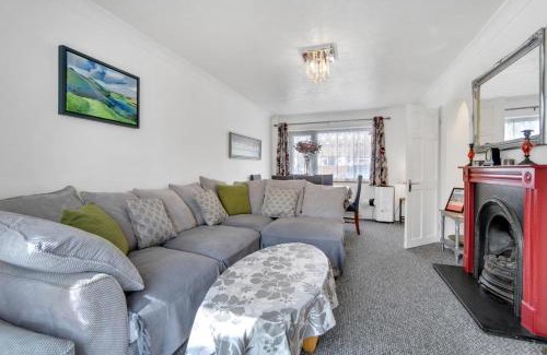 Southwick House | Valley Rise By My Getaways Free Parking