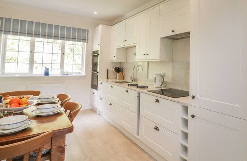 Salcombe Cottage | VALLEY VIEW, 9 ST ELMO COURT, family friendly, with pool in Salcombe