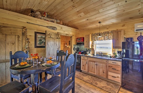 Omaha Cabin | 'Valley View Cabin' Near Branson & Table Rock Lake