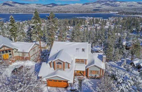 The Village Villa | Valley View Cabin
