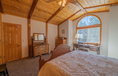 The Village Villa | Valley View Cabin