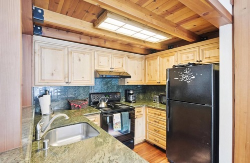 Olympic Valley Condo | Valley View condo at Palisades Tahoe