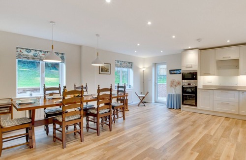Colyton House | Valley View - Four Bedroom House, Sleeps 6