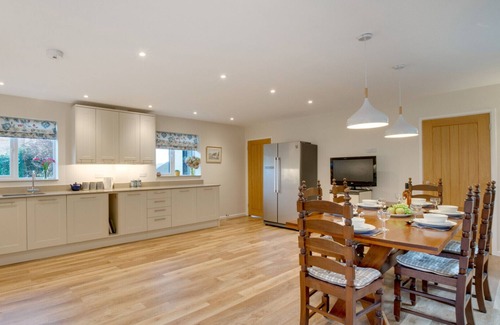 Colyton House | Valley View - Four Bedroom House, Sleeps 6