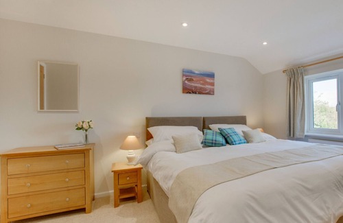 Colyton House | Valley View - Four Bedroom House, Sleeps 6