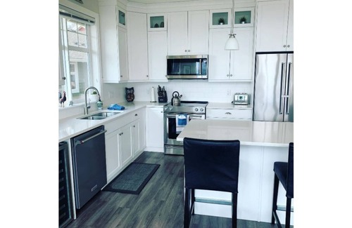 Okanagan-Similkameen Cottage | Valley View Hillside Cottage