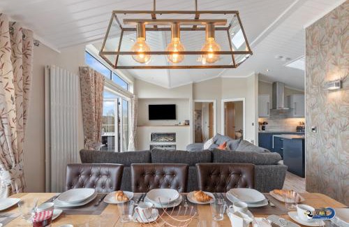 Penally House | Valley View Lodge - Luxury Lodge, Hot Tub, Close to Beach
