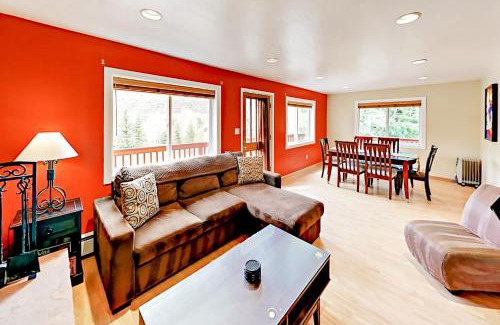 Intermountain Apartment | Valley View