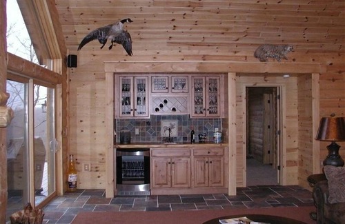 Boyne Falls Cabin | Valleyview Lodge at Boyne Mountain-Sleeps 20!