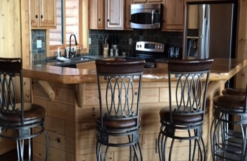 Boyne Falls Cabin | Valleyview Lodge at Boyne Mountain-Sleeps 20!