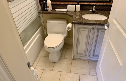 Oakridge House | Van east basement with 2 bed rooms with queen size bed