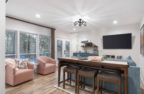 Branson West House | Van Kirk Cove – 6 BDR Stunner!