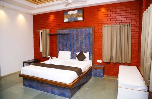 Narsapur Hotel | Vanam Resort