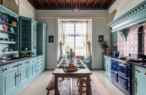 Torquay City Centre Cottage | Vane Tower - a house that sleeps 10 guests in 5 bedrooms