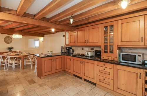 Barnstaple House | VARLEY LODGE, family friendly, with hot tub in Barnstaple