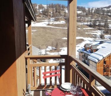Les Claux Apartment | VARS aux pieds des pistes Appartement T2 4 personnes Résidence Le Hameau des Rennes 4 étoiles avec piscine et parking privés