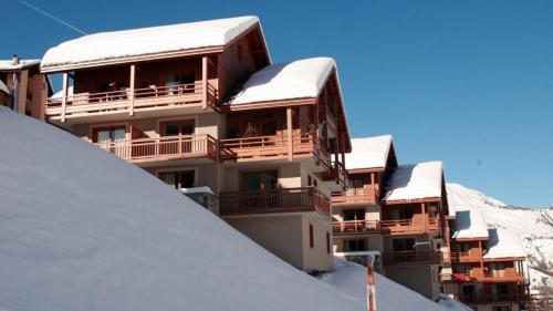 Les Claux Apartment | VARS aux pieds des pistes Appartement T2 4 personnes Résidence Le Hameau des Rennes 4 étoiles avec piscine et parking privés