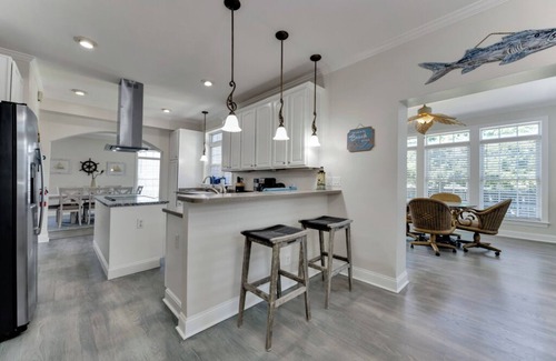 North Camellia Acres House | VB 4BR Beach Retreat 2 Suites Dogs Welcome