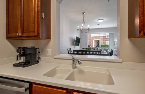 Florida Central Atlantic Coast Condo | VC8-107 Vista Cay Orlando Condo | Walk to Pool, Near Disney & Universal