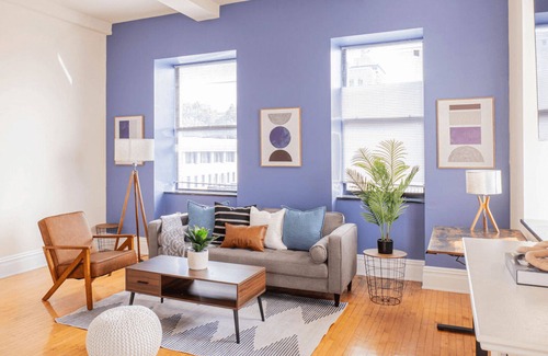 Central Office Apartment | VCU-Capitol Apartment King Bath Washer/Dryer
