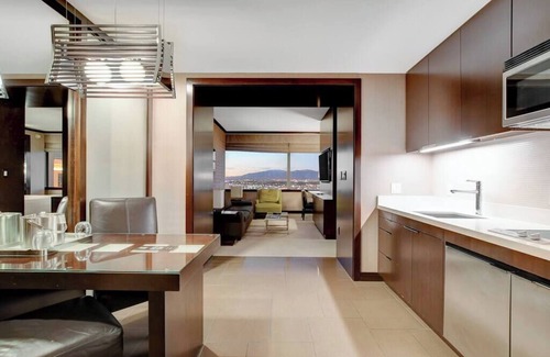Las Vegas Strip Apartment | Vdara Deluxe Suite with Gorgeous Bellagio & Sphere Views!