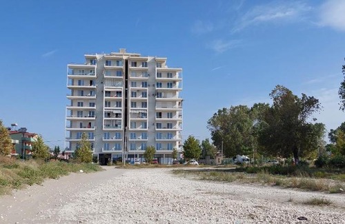 Mbrostar-Urë Apartment | Vecchia spiaggia, mare, palazzo bianco di Pilo, Appartamento n° 28, 7° piano, Valona
