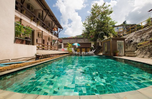 Nanai Road Apartment | Veerakit Triple Room, Shared Pool