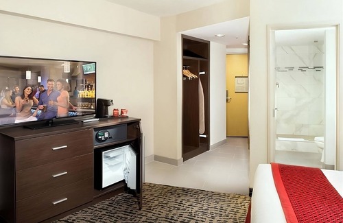 Gateway District Hotel | Vegas Adventure! With Casino, Pool, Close to World Market Center!