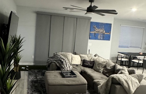 Enterprise House | VEGAS Brand New Upgraded 4-Bed Home, Near Strip