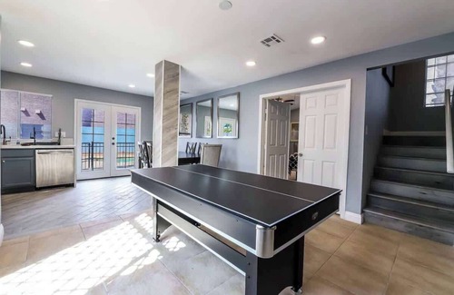 Las Vegas House | Vegas Living Gorgeous Home with Pool Near The Strip