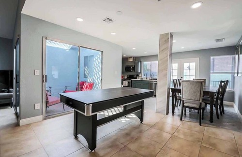 Las Vegas House | Vegas Living Gorgeous Home with Pool Near The Strip