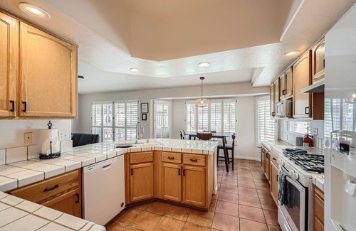 Green Valley North House | Vegas Oasis! Relax in Your Private Family Home w/Pool & Spa! Sleeps up to 6!