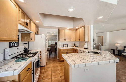 Green Valley North House | Vegas Oasis! Relax in Your Private Family Home w/Pool & Spa! Sleeps up to 6!
