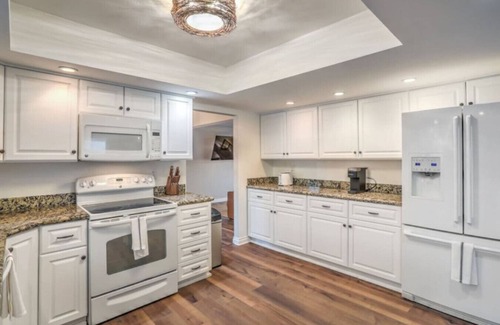 Paradise Villa | Vegas Villa - HUGE Heated Pool, Indoor Jacuzzi, Billiards