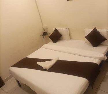Palani Hotel | Velan Temple View