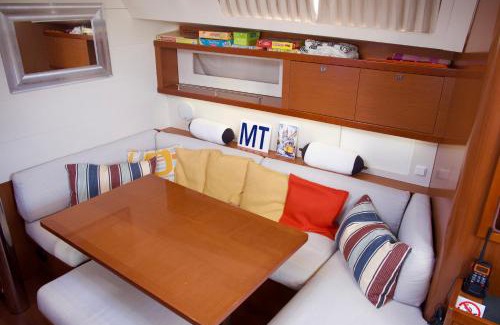 Belem Boat Rental | Veleiro Jakata