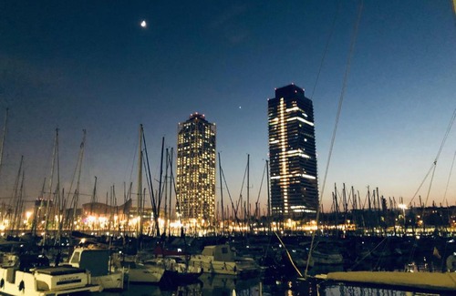La Vila Olimpica del Poblenou Boat Rental | Velero con opción de salida