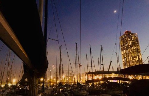 La Vila Olimpica del Poblenou Boat Rental | Velero con opción de salida