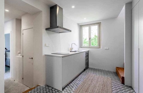 Old Town Apartment | Velo Vern 3- Luxury penthouse w views of city wall