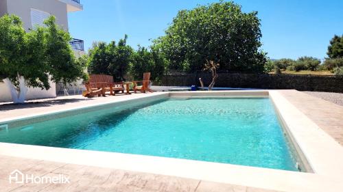 Chalcis Apartment | Venecia of Mani - Relax in a spa pool