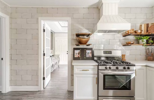 Charlotte House | Venetian: Barrell Sauna, Hot Tub, Cold Plunge, Red Light Therapy & more