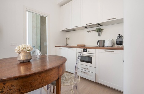 Santa Croce Apartment | Venetian Palace Blue Apartment R&R