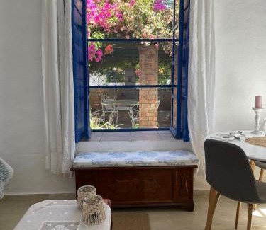 Kardamyli Apartment | Veneto's Garden