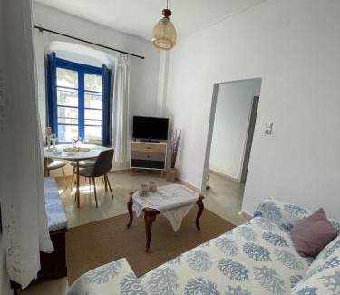 Kardamyli Apartment | Veneto's Garden