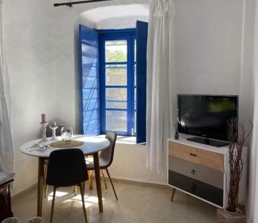 Kardamyli Apartment | Veneto's Garden