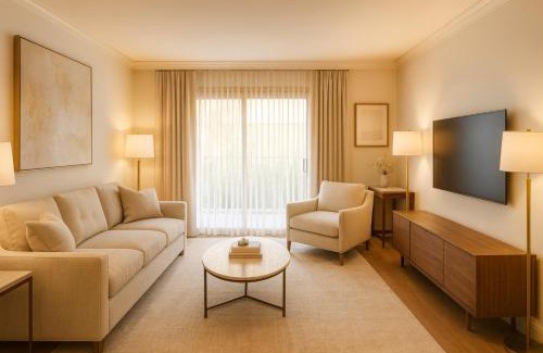 Marina del Rey Apartment | Venice Boardwalk Breeze 2BR - 7-min to Venice Beach