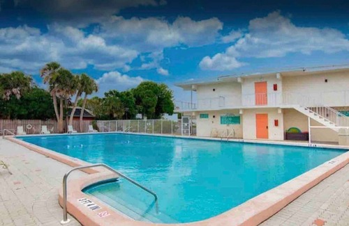 Golden Beach Apartment | Venice Island's Paradise By The Sea