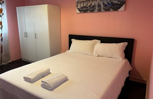 Mestre House | VENICE NIGHT13 DOUBLEROOM SHARED TOILETA