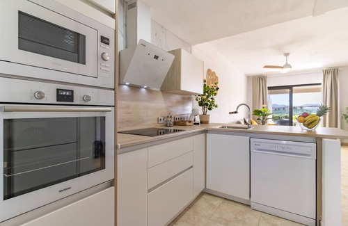Vera Apartment | Vera Brand New Penthouse with Pool & Free Parking